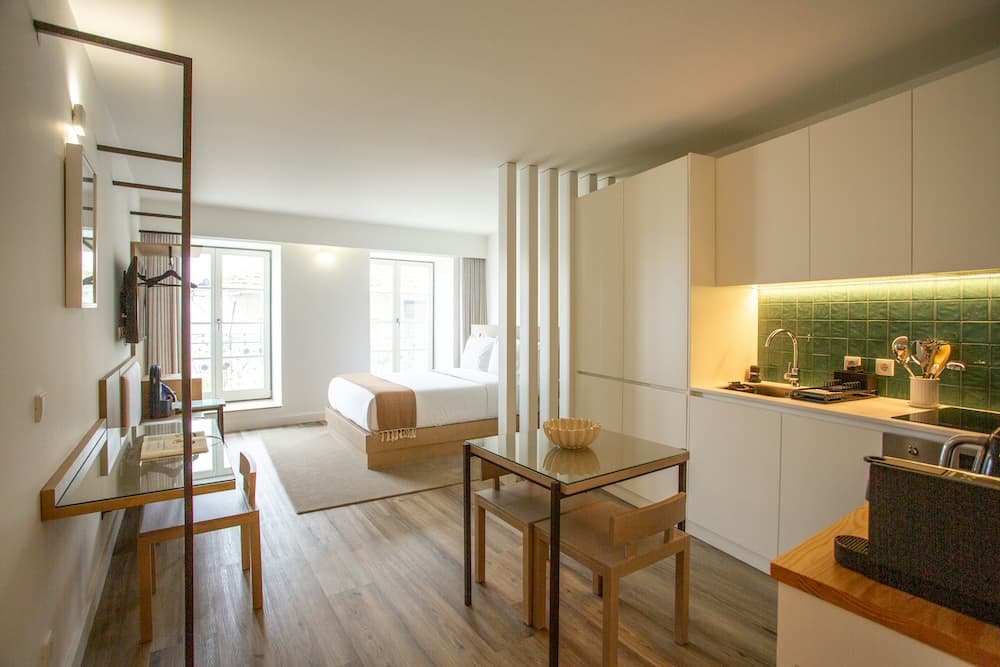 Modern penthouse with skyline views — image 2